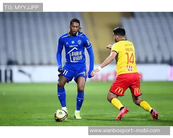 曼城与摩纳哥争夺法乙特鲁瓦18岁前锋德托贝特的转会机会